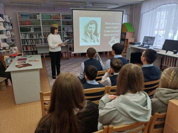 Поэтический час «Друзьям»