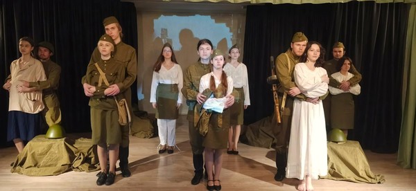 Спектакль «Вечно живые»