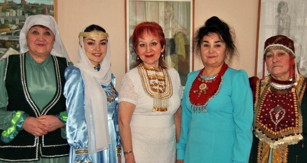 Театрализованное представление «Дружная, крепкая семья – гордость и счастье страны!»