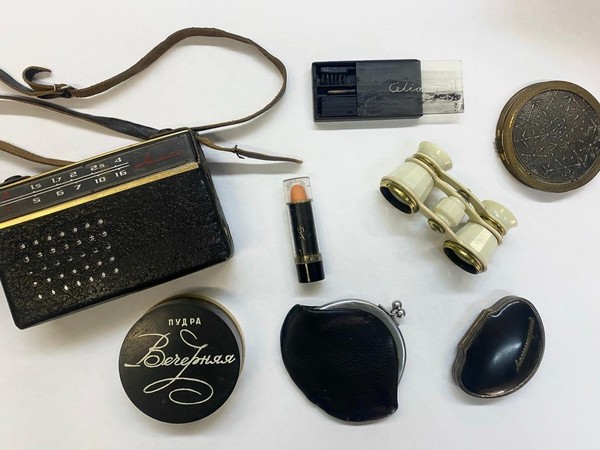 Мини-выставка «Женщина в белом: образ фармацевта XX века»