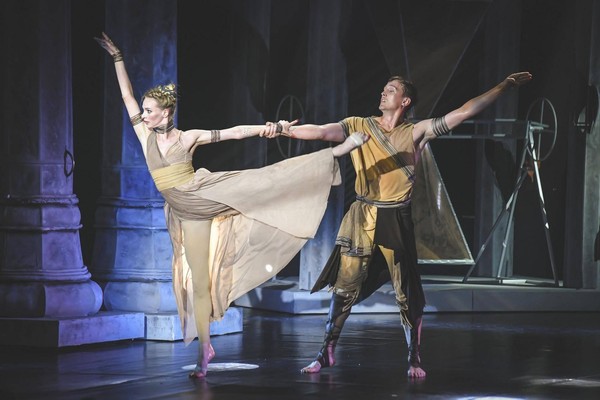 Вечер одноактных спектаклей «Директор театра. Песни Катулла»