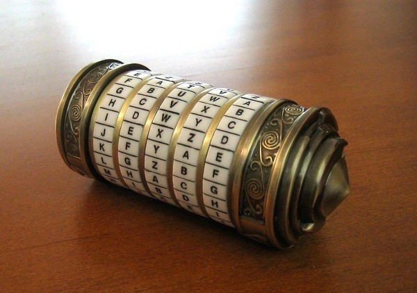 Командная игра «Код да Винчи: расшифровка тайных посланий»