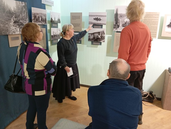 Экскурсия по выставке «Люди и дороги царского севера»