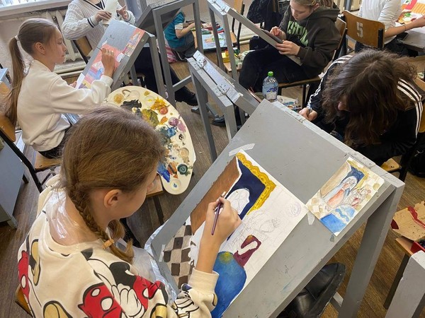 XXI Городской конкурс изобразительного искусства <Веселая радуга>