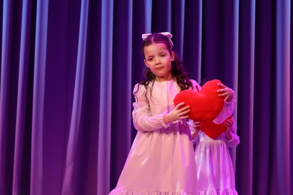 Тематический музыкальный час <Всё начинается с любви>