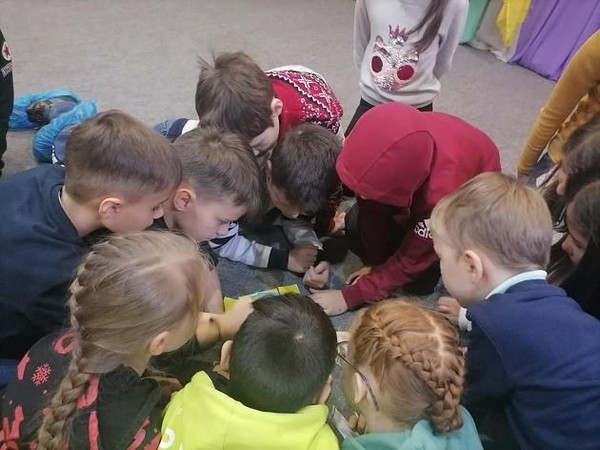 Познавательно-игровой час «Территория Без Опасности: дети в быту и на улице»