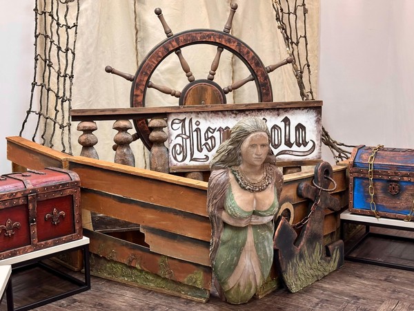 Выставка «И смех, и слезы, и любовь…»