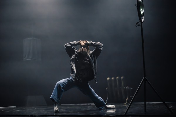 Бумажный змей, Зримая тьма