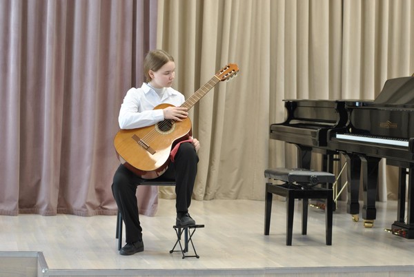 Программа «Вечер бардовской песни: под гитару у костра»