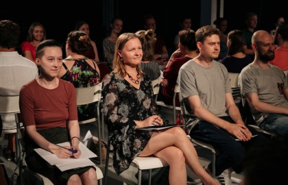 Questioning / Кто ты?