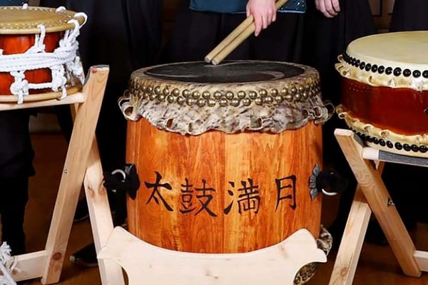 Шоу японских барабанов, орган и кото