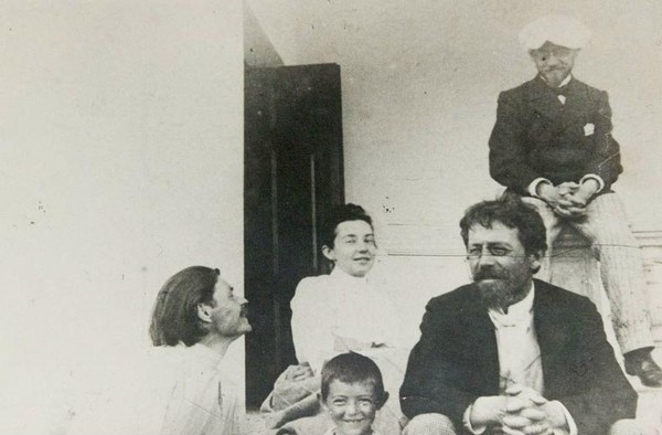 Кураторская экскурсия по выставке «Горький и Чехов: сцены из жизни»