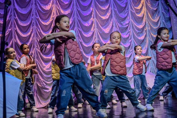 1 Внутренний фестиваль современного танца «Покори Сцену»