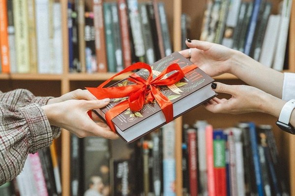 Литературная гостиная «С книгой по пути»