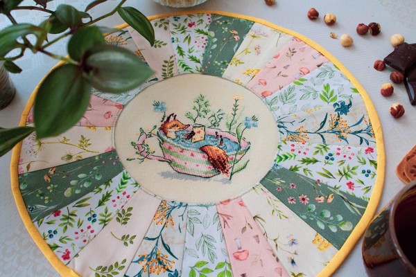 Выставка творческих работ «Теплый квадратик»