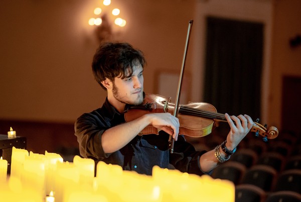 Скрипка при свечах: искусство любить