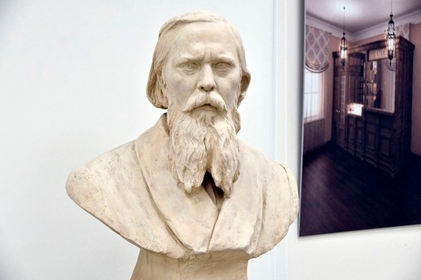 Экскурсия по выставке «Первый в России»