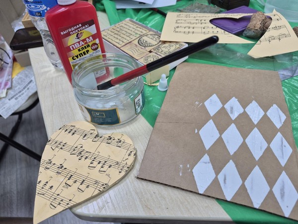 Мастер-класс «Чеширский кот: коллаж их улыбок, которые остаются»