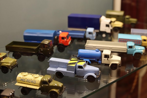 Экскурсия по выставке «Прогулка по советскому автопарку»