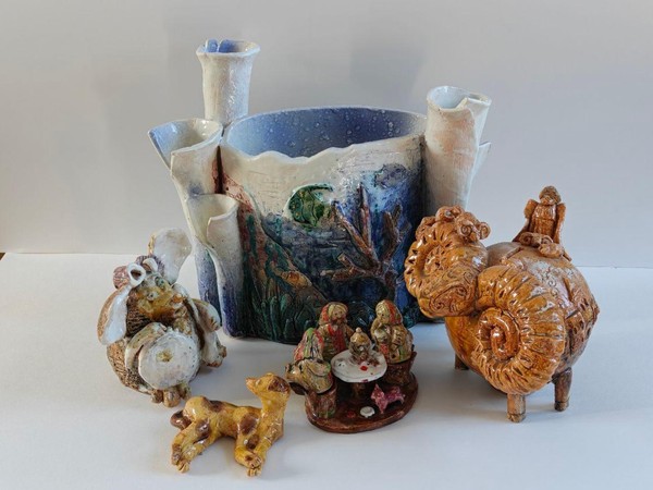 В НДХШ открылась ретроспективная выставка скульптуры учеников Исаева Юрия Александровича