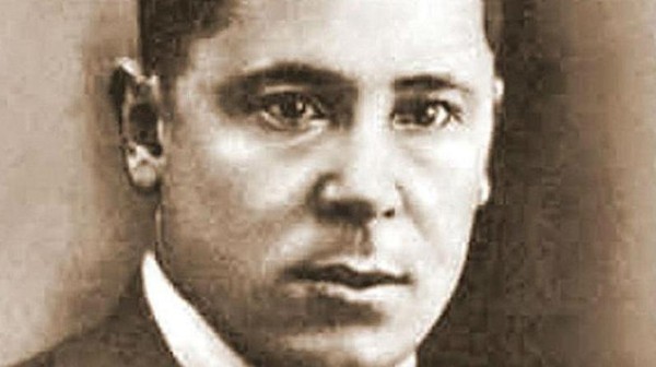 «Свети потомкам нашим, как маяк»