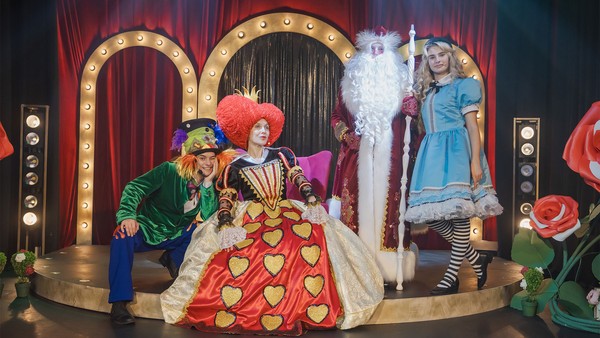 Вниз по кроличьей норе, или Приключения Алисы