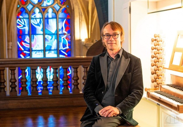 Орган в четыре руки