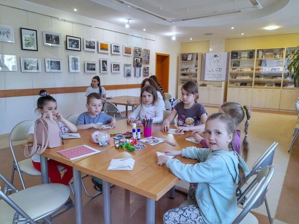 Час чтения для детей «Котосказки»