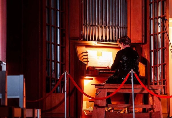 Орган, джаз-трио, голос