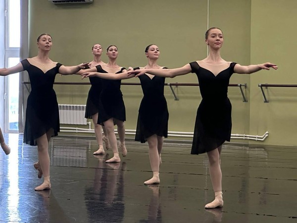 Балетная партерная гимнастика для развития физических данных