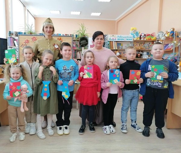 Занятие в кружке «Гармония»: творческая карусель