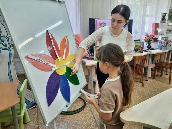 Выставка–размышление «Нам в конфликтах жить нельзя, возьмемся за руки друзья!»