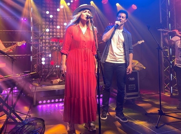 Живой концерт Антона и Виктории Макарских