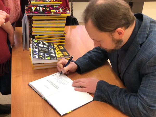 Презентация книги брянского писателя Виталия Александровича Захарцова «Табуретка судьбы»