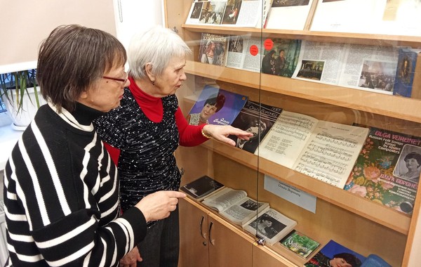 Выставка «Легенда народной песни»