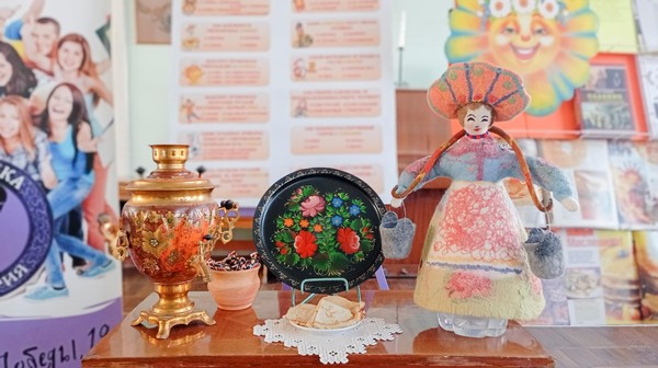 Фольклорный праздник: «Чайно-блинное раздолье»