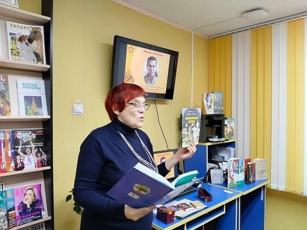 Литературный час «Жизнь моя песней звенела в народе…»