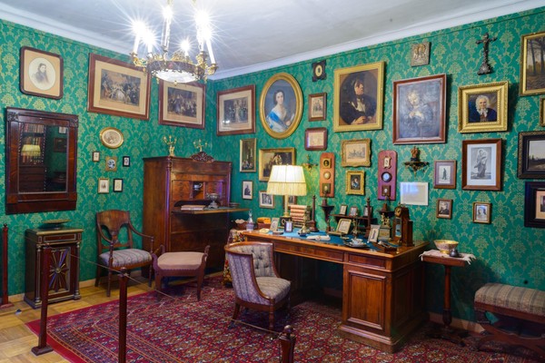 Выставка «История Левши, русского оружейника, о том, как он хотел перехитрить англичан»