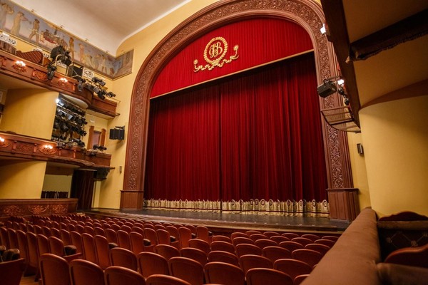 Познавательный час «За кулисами театра»