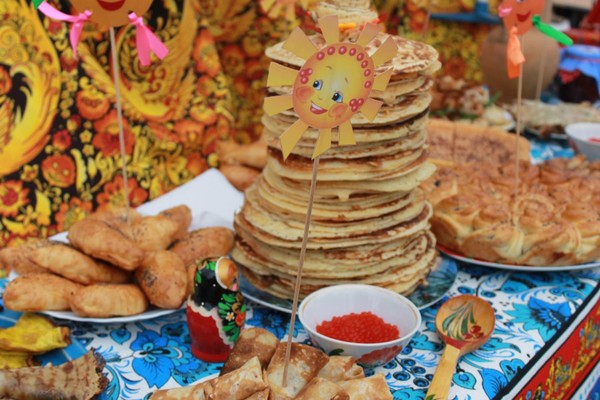 Фольклорная программа «Масленица, угощай, всем блиночков подавай»