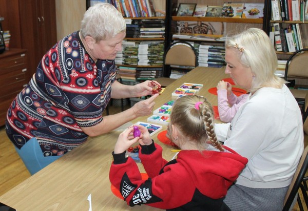 Занятие в изостудии «Акварелька» с мастер-классом по графике