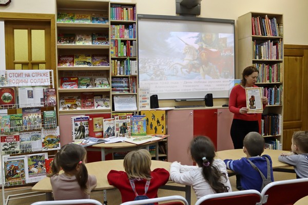 Литературно-исторический час «Служит родине солдат»