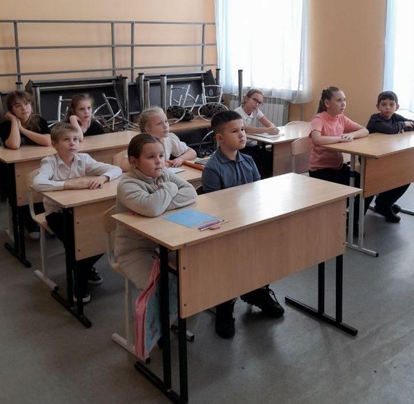 Школьный конкурс художественного слова «Честь и слава Защитникам!»