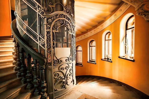 Приватный тур по старинным дворам и парадным Петербурга