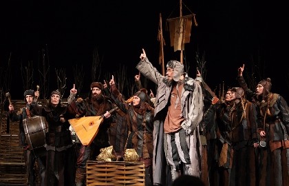 Семейный портрет с посторонним