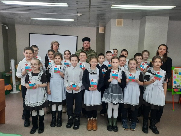 Библиотечный урок «Защитником быть – Родине служить»