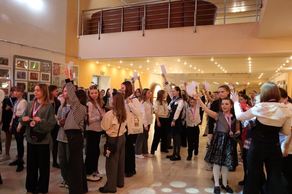 Выставка Посвящение в юные художники