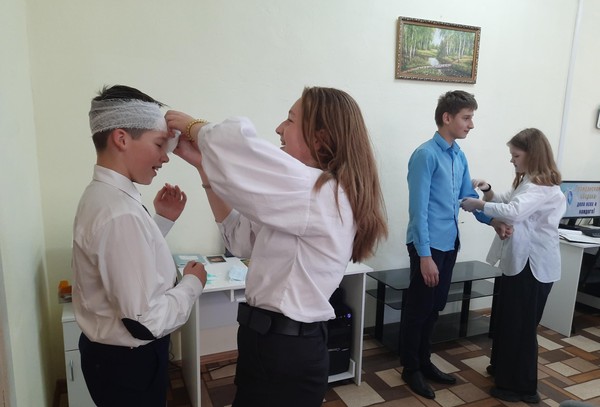 Военно-патриотическая игра «Стоит на страже Родины солдат: один день армейской жизни»