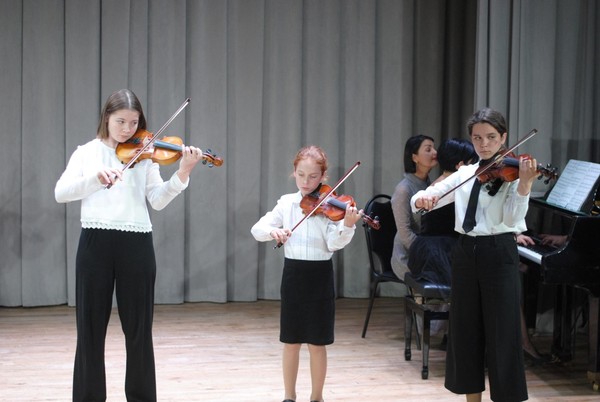 Трансляция концерта на струнном отделении