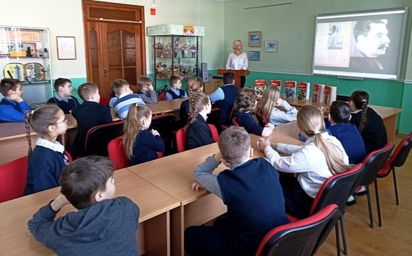 «Нам подвиг Сталинграда не забыть!»